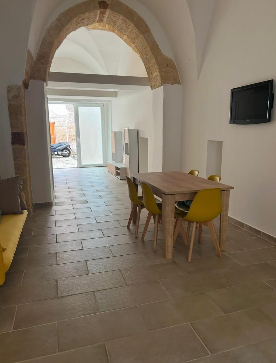 yellow house Apartment in Apulia