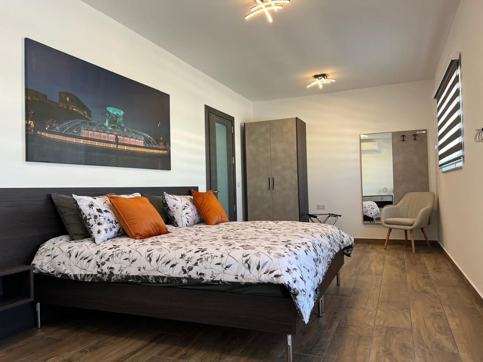Bed, Photo of the whole room, Bedroom, wardrobe