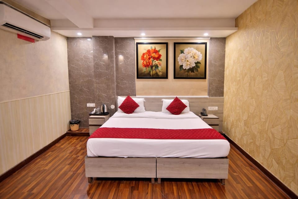 Bed, Photo of the whole room, Bedroom, air conditioner