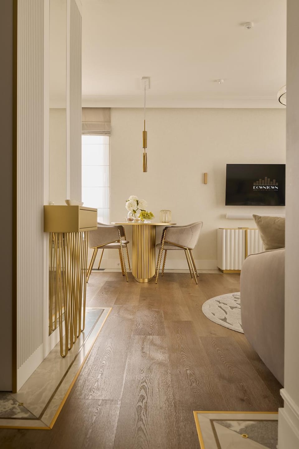 TV and multimedia, Living room, Seating area, Dining area