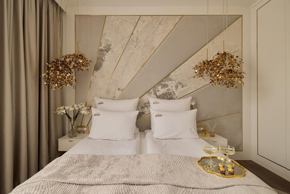 Bed, Photo of the whole room, Decorative detail, Bedroom
