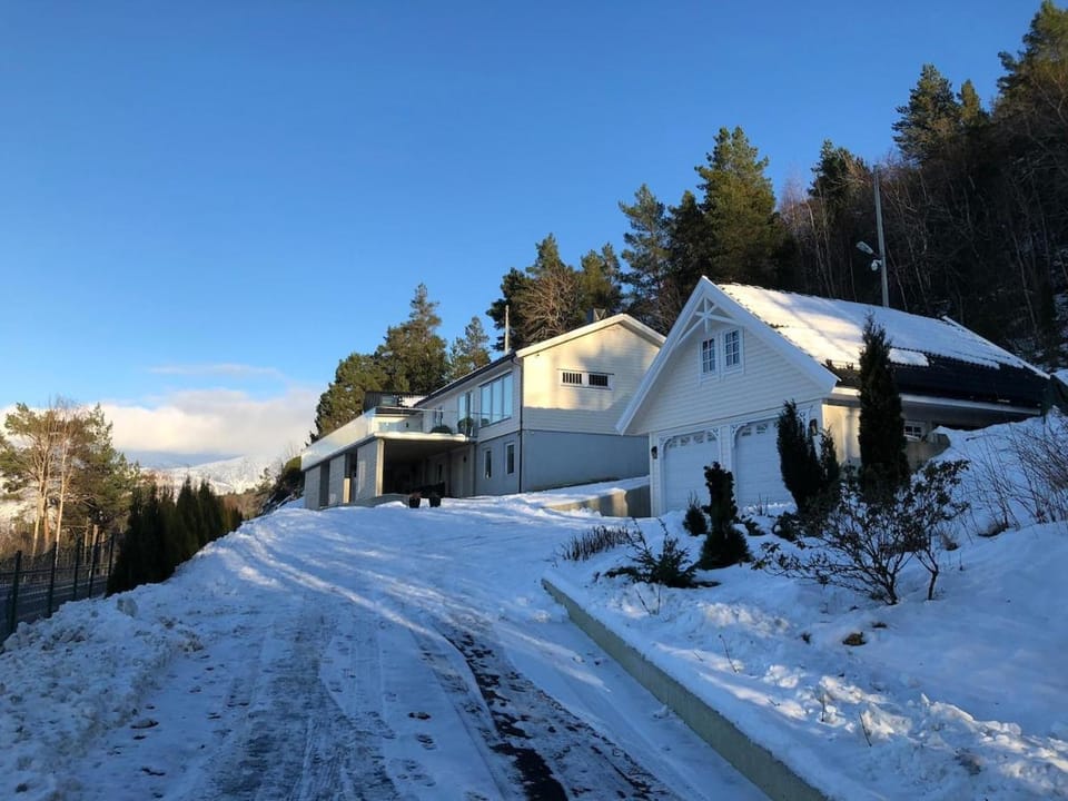 Property building, Winter