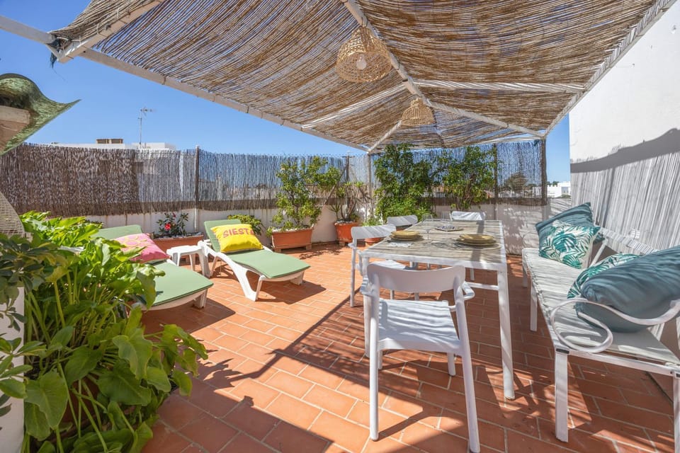 Property building, Balcony/Terrace, Living room