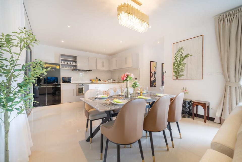 Kitchen or kitchenette, Living room, Seating area, Dining area, oven, stove