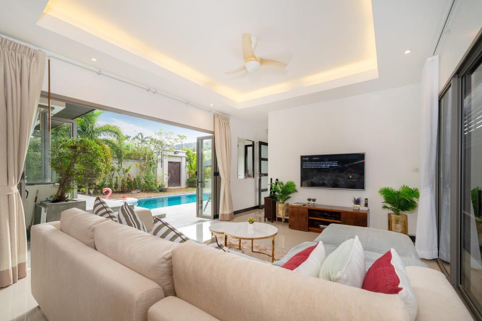 Patio, TV and multimedia, Living room, Seating area, Pool view, Swimming pool