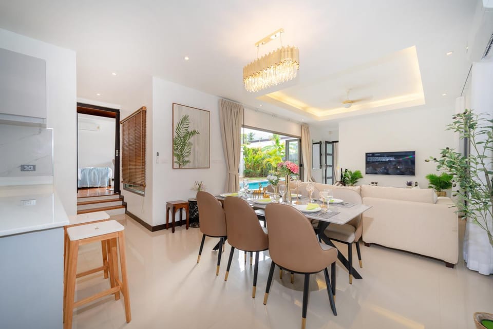 TV and multimedia, Living room, Seating area, Dining area, air conditioner