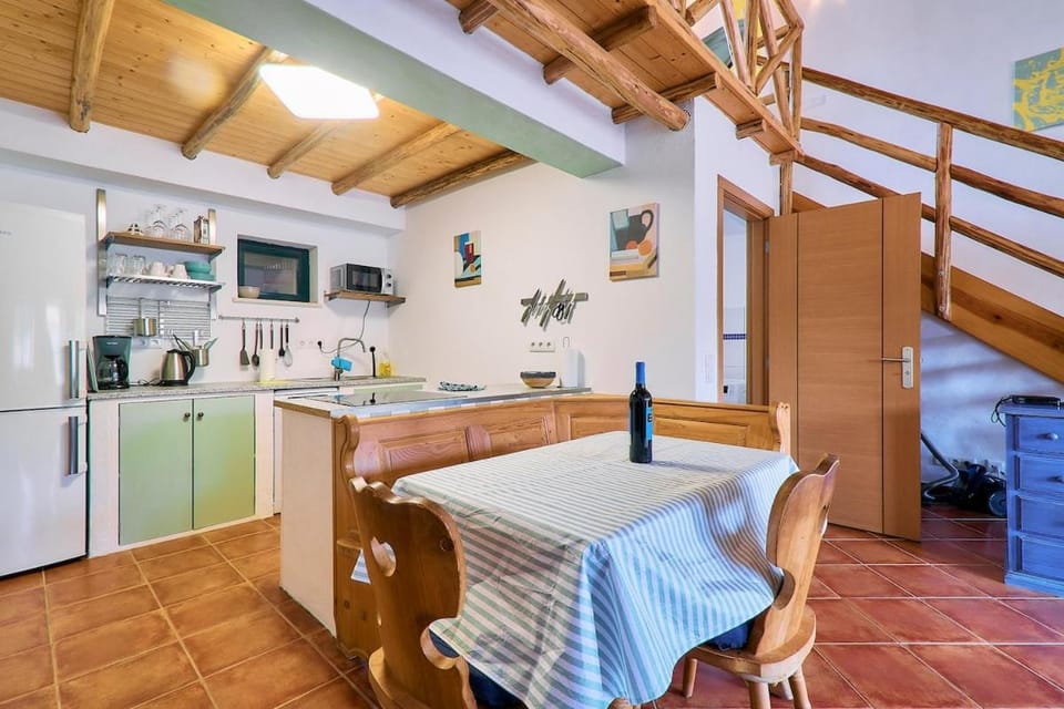 Dining area, kitchen