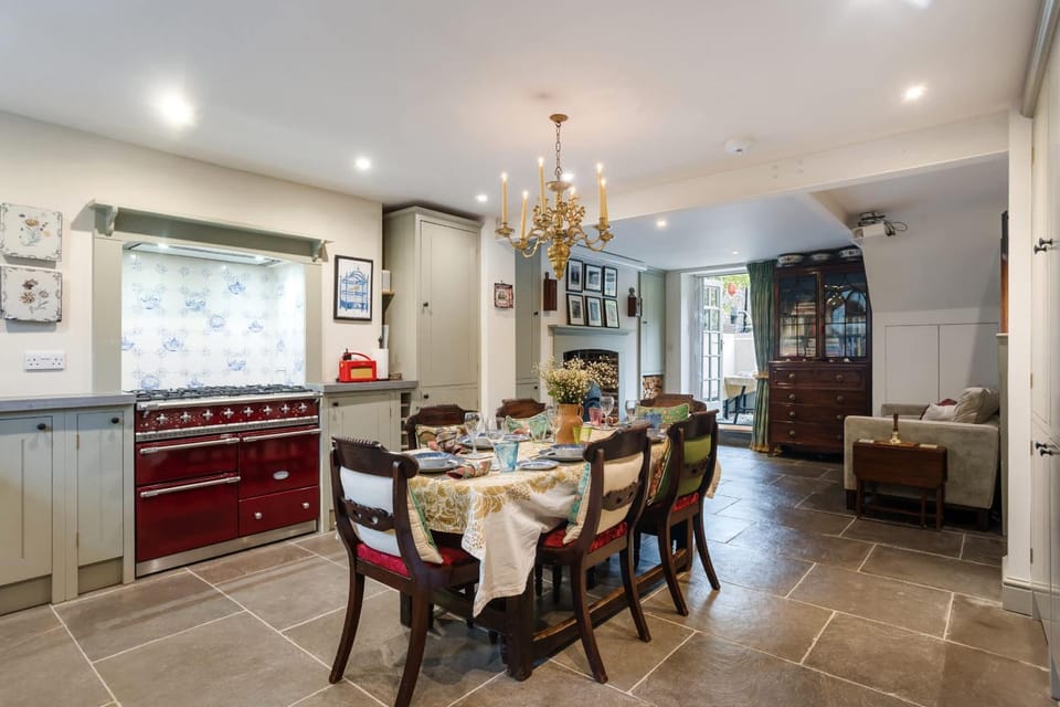 Seating area, Dining area