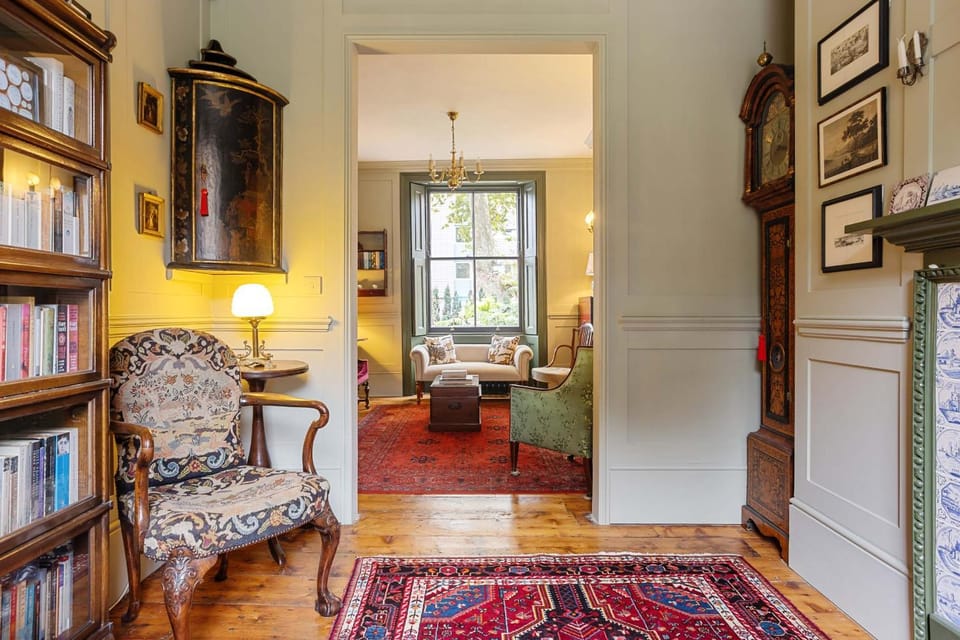 Library, Living room, Seating area