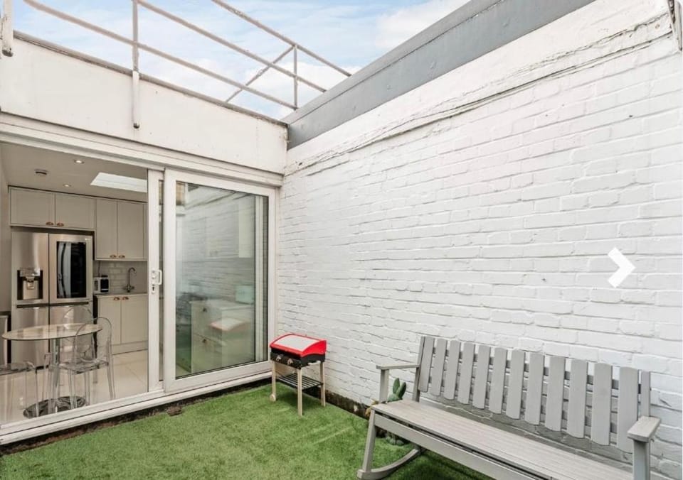 Lovely 4bed penthouse 3 baths and pretty courtyard Apartment in City of Westminster