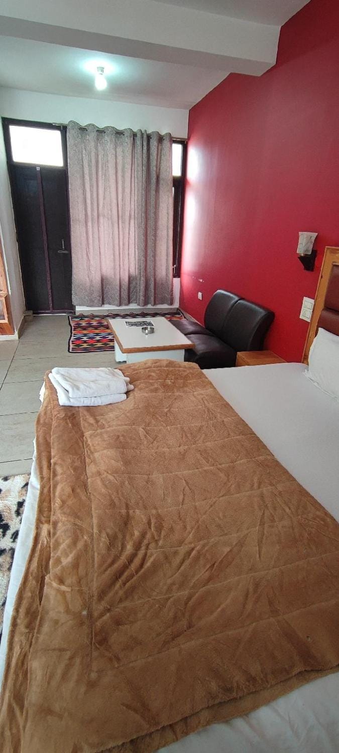 Woodward 2 by 4 Wildflower Hotel in Himachal Pradesh
