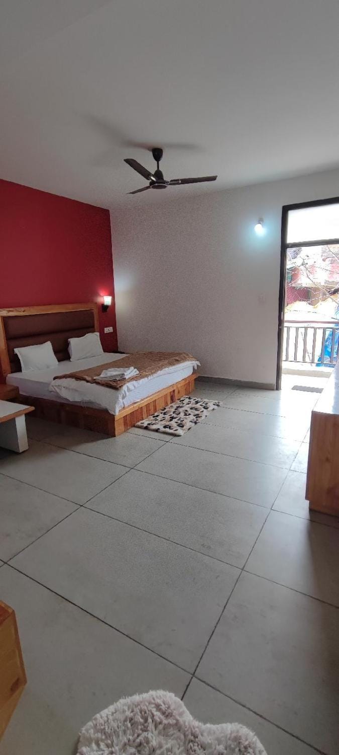 Woodward 2 by 4 Wildflower Hotel in Himachal Pradesh