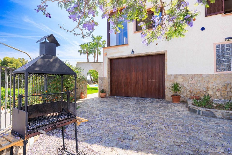Mediterranean Pool Villa - Unik Vacation Villa in Tarragonès