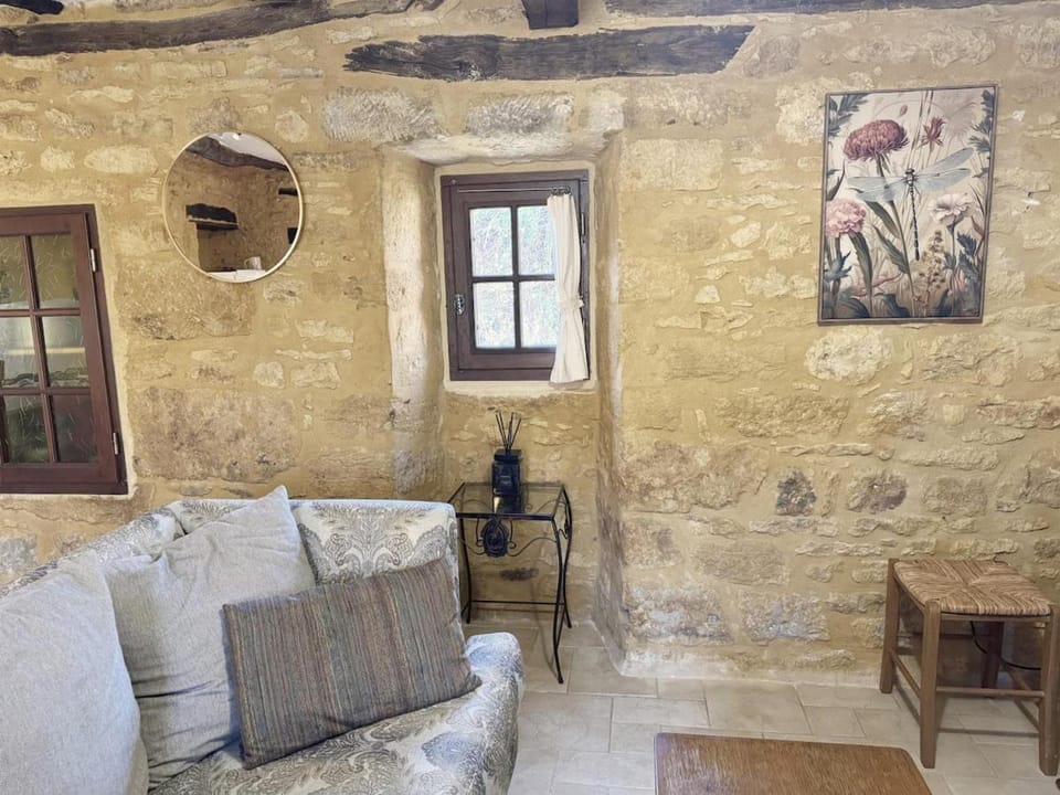 Charming gîte 1-2p with terrace on green domain - L'Iris House in Nouvelle-Aquitaine