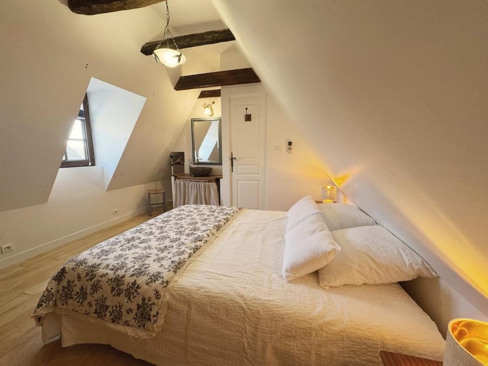 Charming gîte 1-2p with terrace on green domain - L'Iris House in Nouvelle-Aquitaine