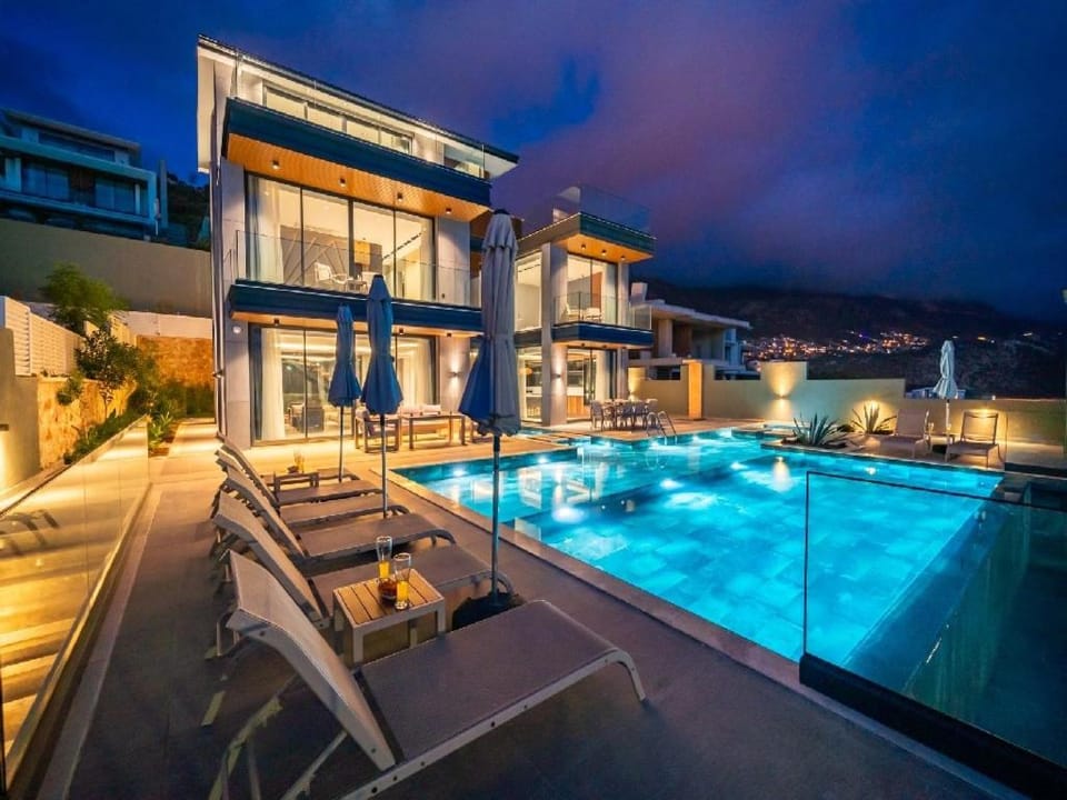 Property building, Swimming pool