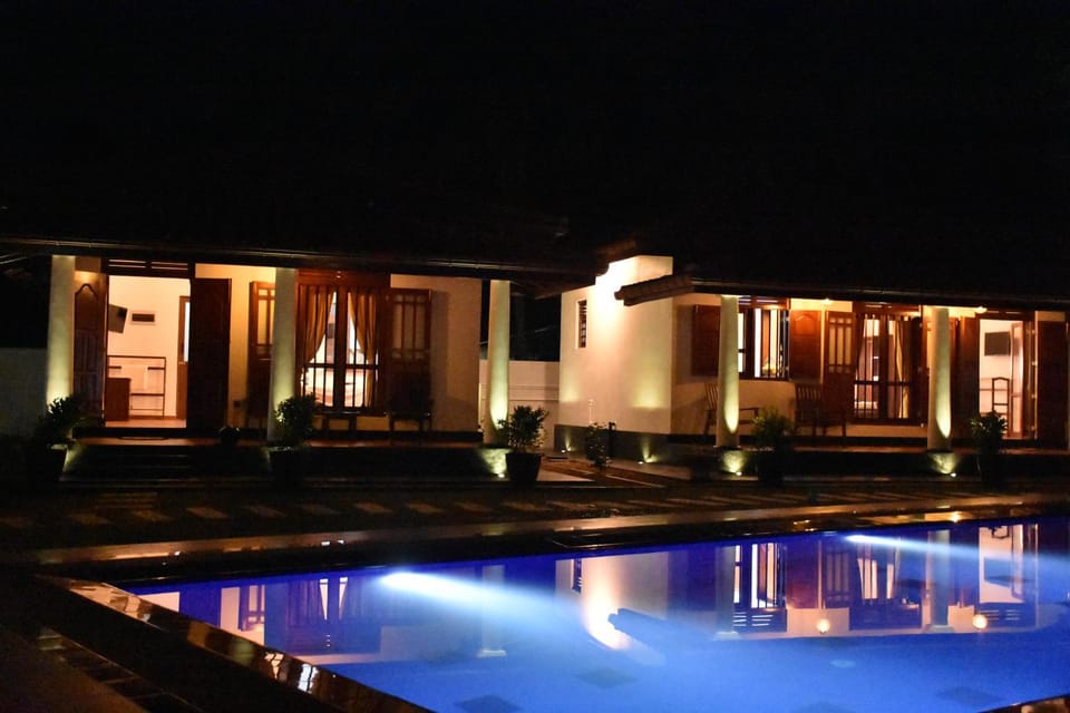 Night, Pool view