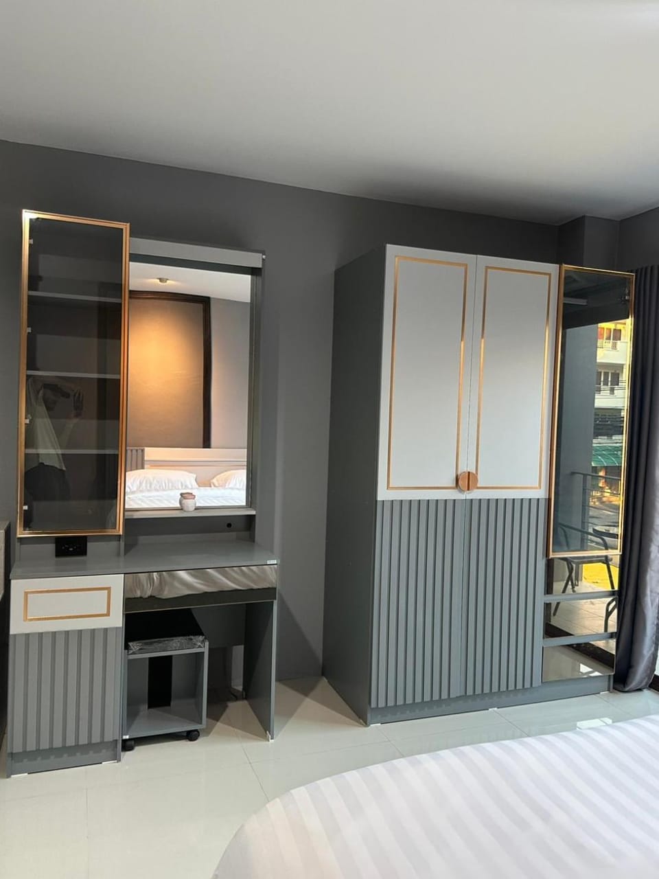 Bed, Photo of the whole room, Bedroom, hair dresser, wardrobe