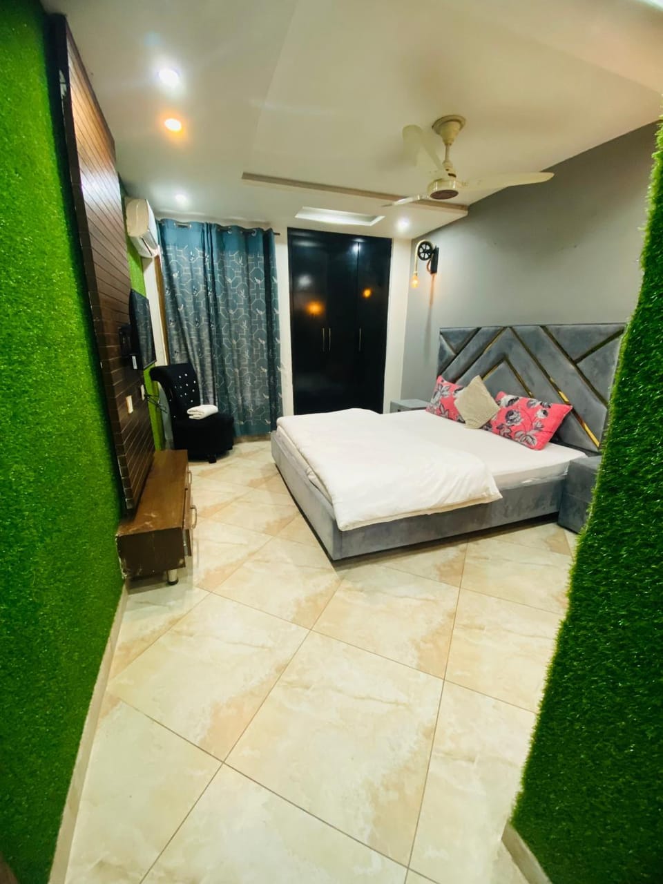 Bedroom, room service