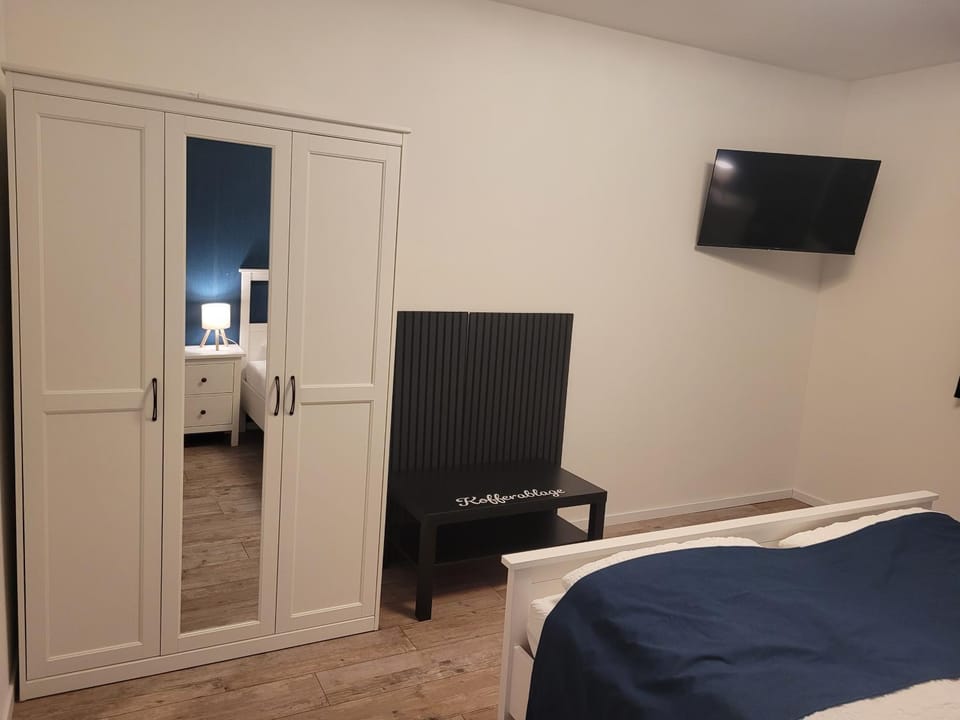 TV and multimedia, Bedroom, wardrobe