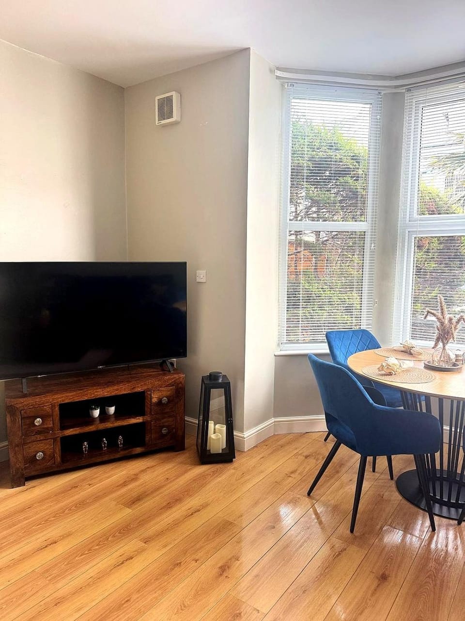 Stylish Ground-Floor Flat, Walk to Beach & Parking Apartment in Llandudno