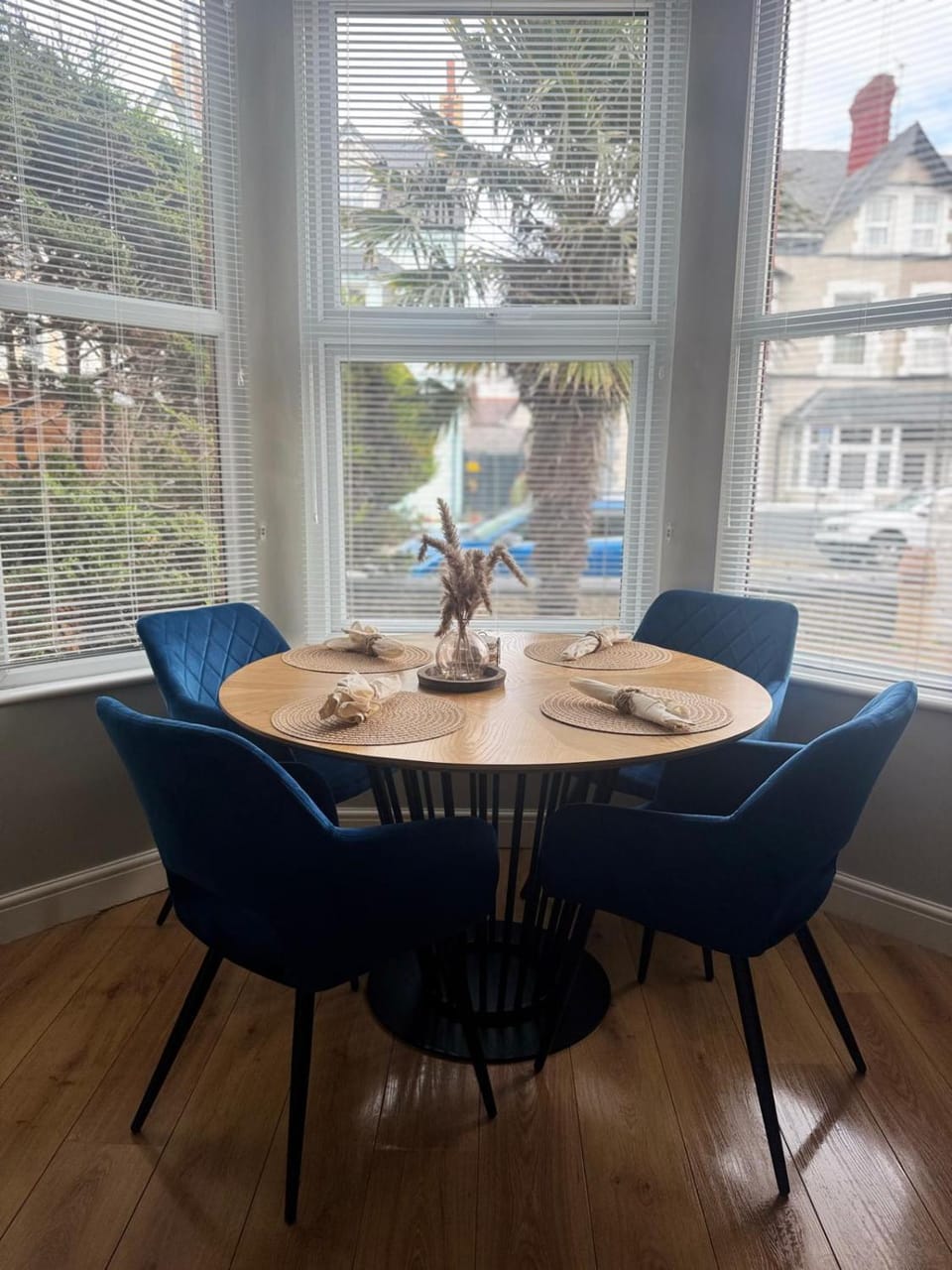 Stylish Ground-Floor Flat, Walk to Beach & Parking Apartment in Llandudno
