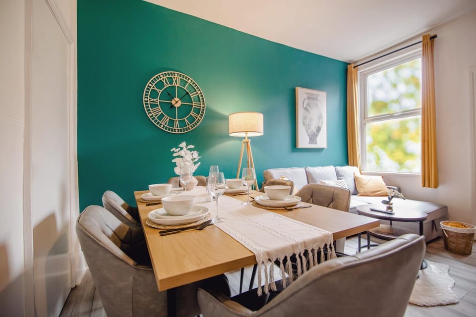 Living room, Seating area, Dining area