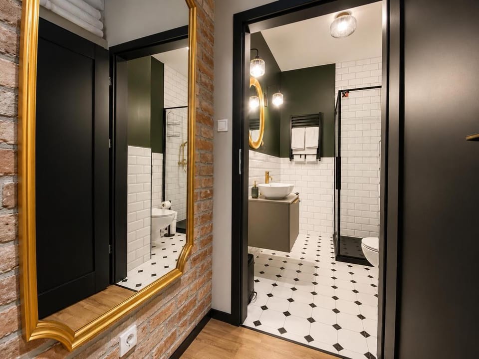 Shower, Toilet, Bathroom, Bath, towels