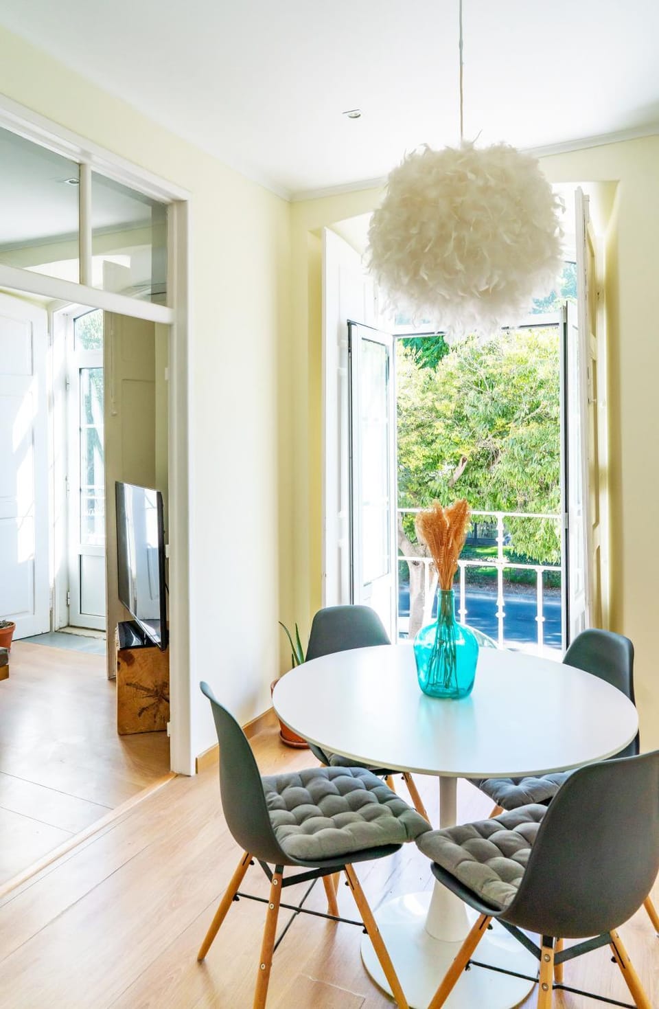 View (from property/room), Balcony/Terrace, Dining area