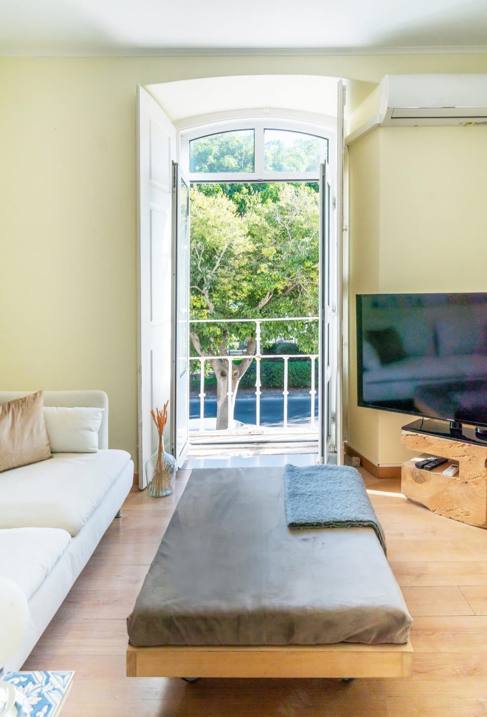 TV and multimedia, View (from property/room), Balcony/Terrace, Living room, Seating area