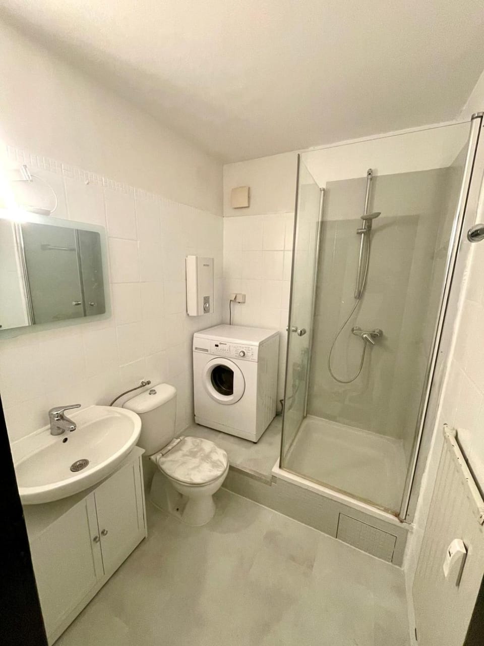 Shower, Toilet, Bathroom, washing machine