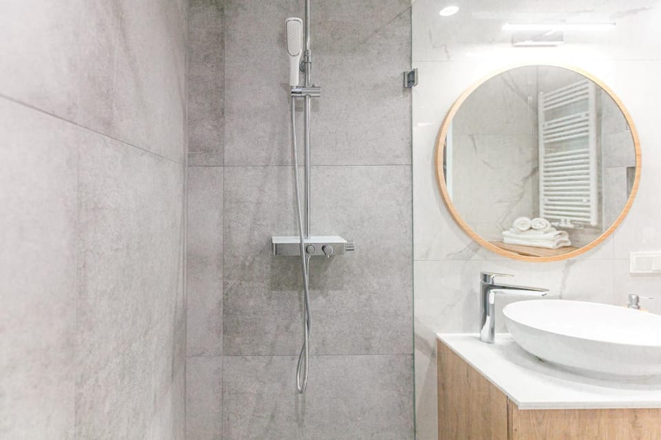 Shower, Bathroom, towels