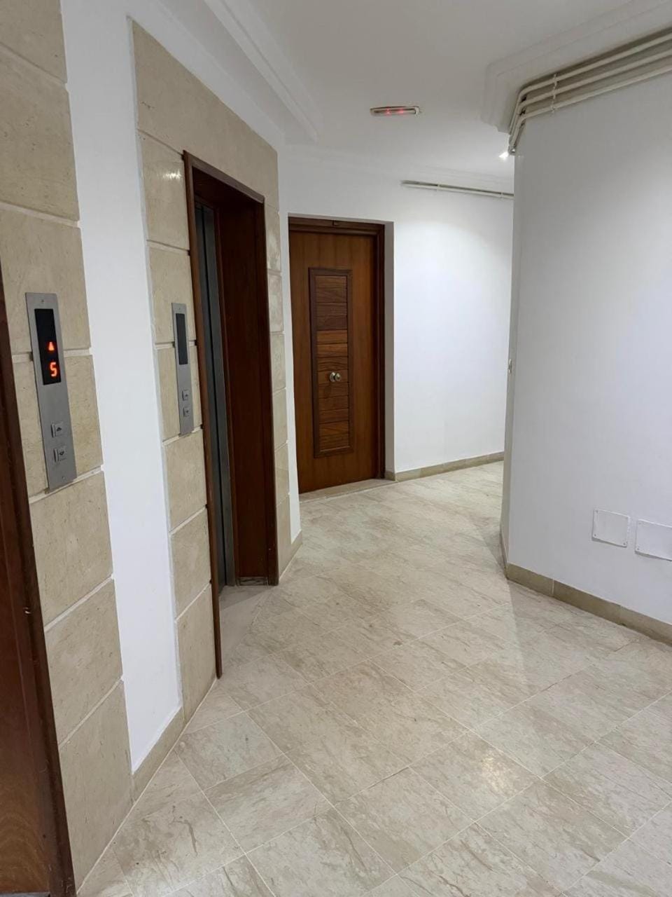 Modern 2BR Apt, Near Lac de Tunis, 10 min Airport Apartment in Tunis