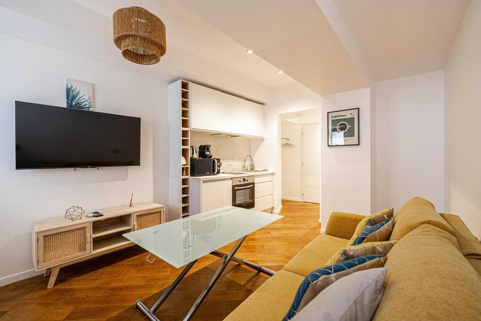 Kitchen or kitchenette, Living room