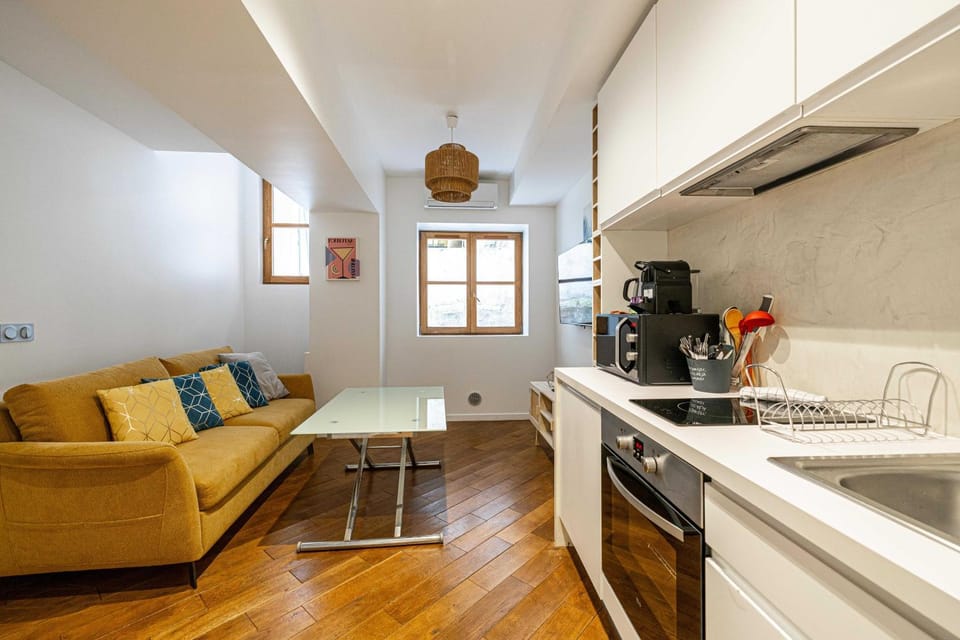 Kitchen or kitchenette, Living room