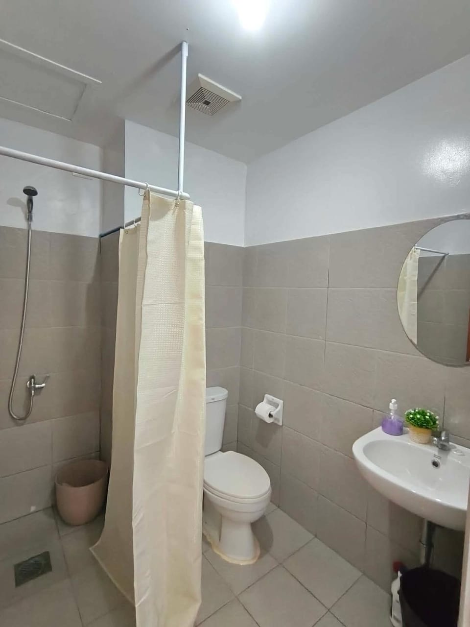 Studio unit with balcony Near Roxas night market Apartment hotel in Davao City