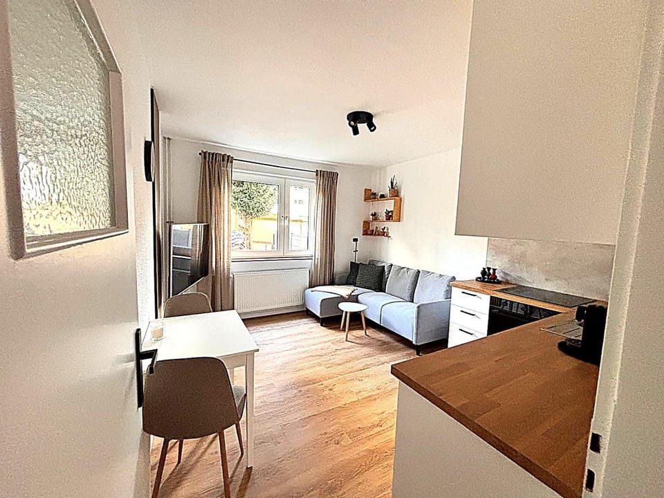 Neudorf City Apartment Duisburg - Nähe Hbf & 15 Min zum Flughafen Düsseldorf Apartment in Duisburg