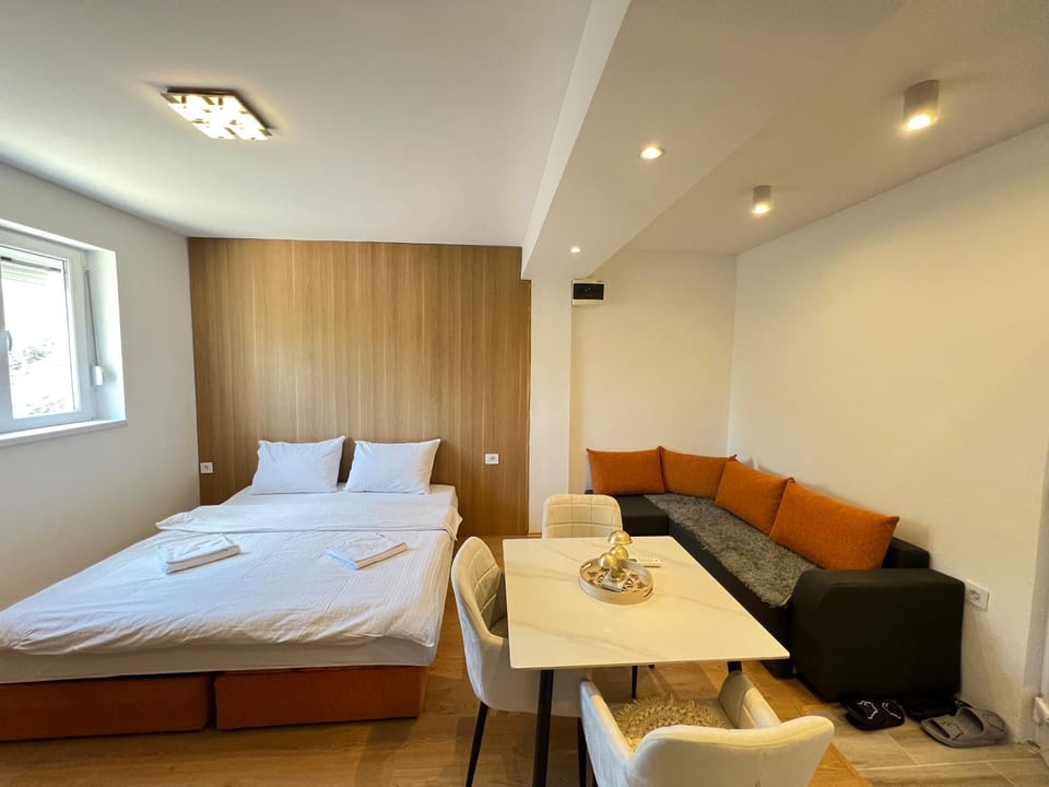 Bed, Living room, Photo of the whole room, Seating area, Bedroom
