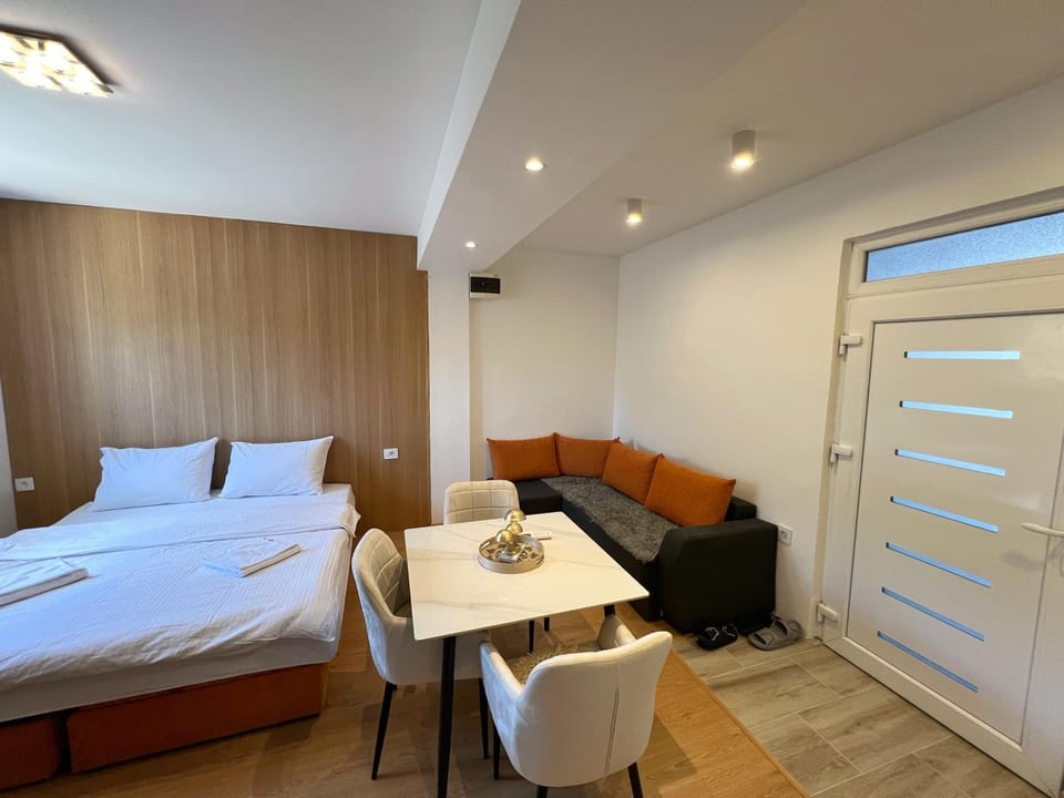 Bed, Living room, Photo of the whole room, Seating area, Bedroom