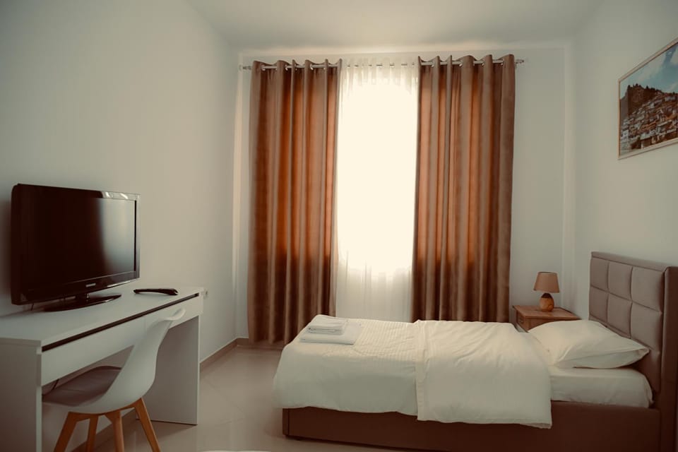 Communal lounge/ TV room, Bed, Bedroom