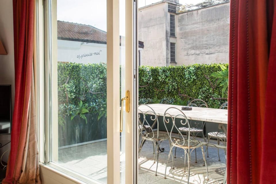 Day, Living room, Seating area, Dining area, City view, Lunch, Dinner, Seasons, Time of day, Sunset, Inner courtyard view, internet, soundproof