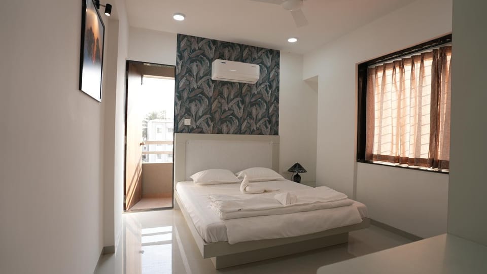 Bed, Photo of the whole room, air conditioner