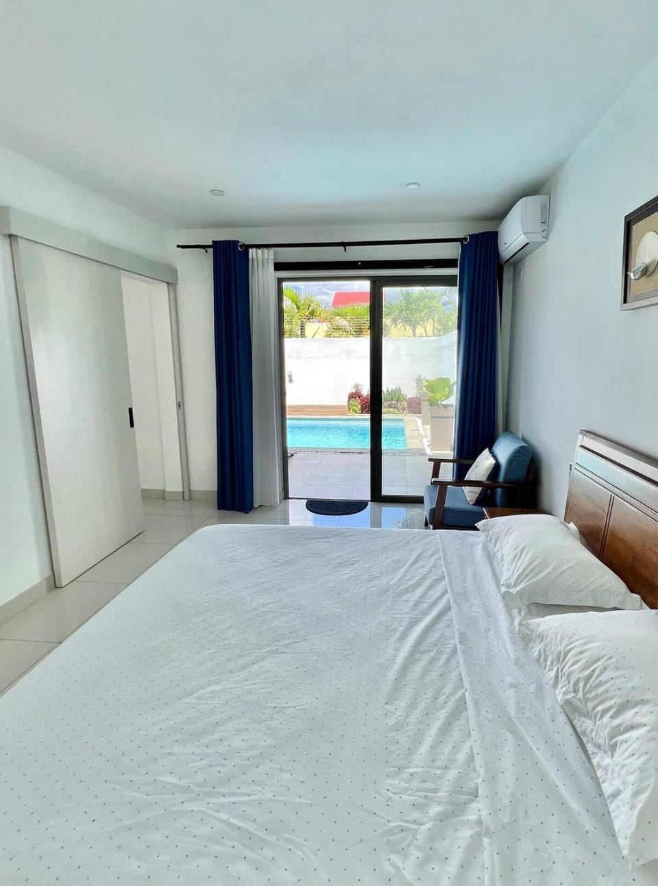 Bedroom, Pool view