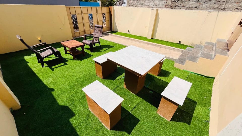 Patio, Day, Garden, Dining area