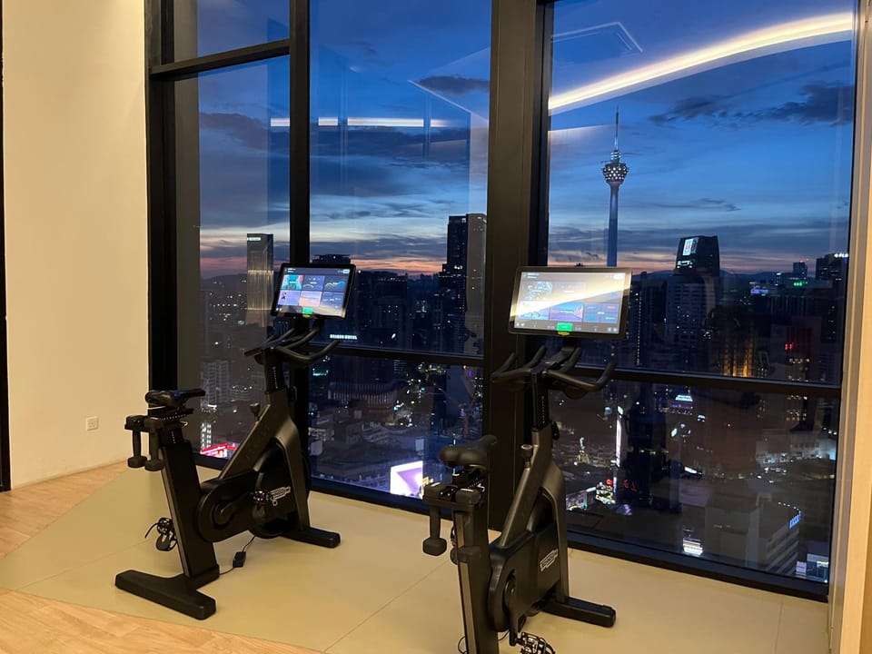 Fitness centre/facilities, City view