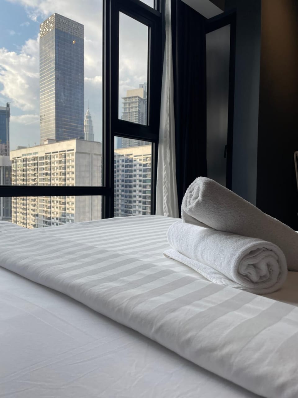 Bed, Photo of the whole room, Bedroom, towels