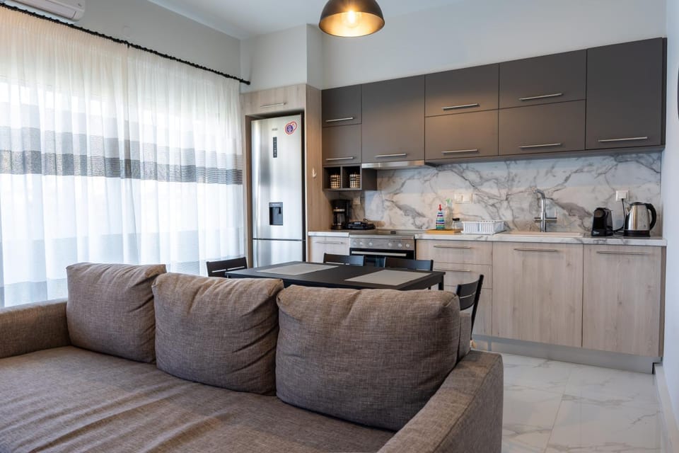 Kitchen or kitchenette, Living room, Seating area, Dining area