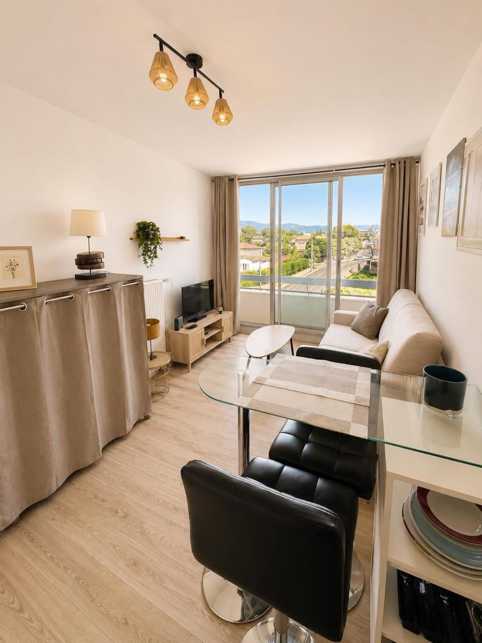 Studio lumineux avec parking et vue dégagée Antibes Apartment in Antibes