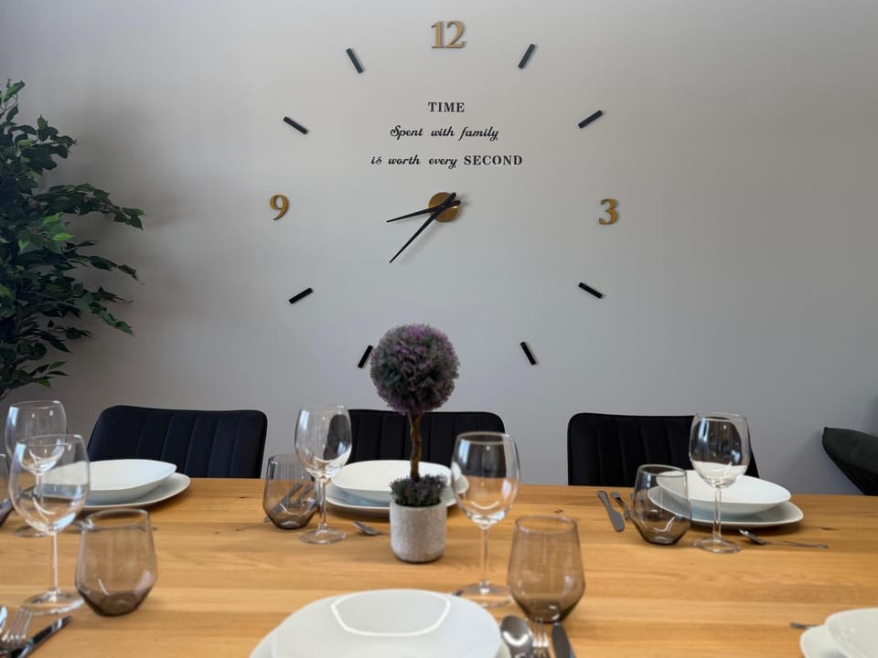 Seating area, Dining area