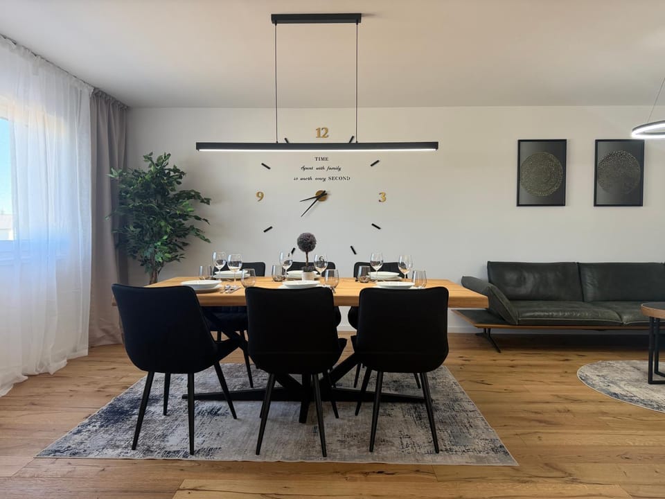 Living room, Seating area, Dining area